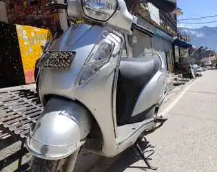Scooty on rent in Manali