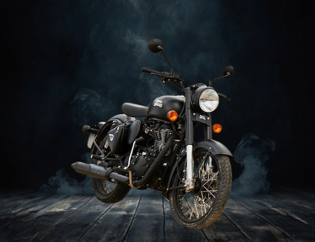 Royal Enfield 500 Stealth Black on Rent