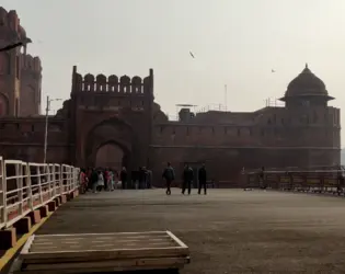 Delhi to Manali Taxi Fare - Red Fort