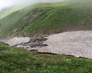 Bhrigu Lake Trek - River